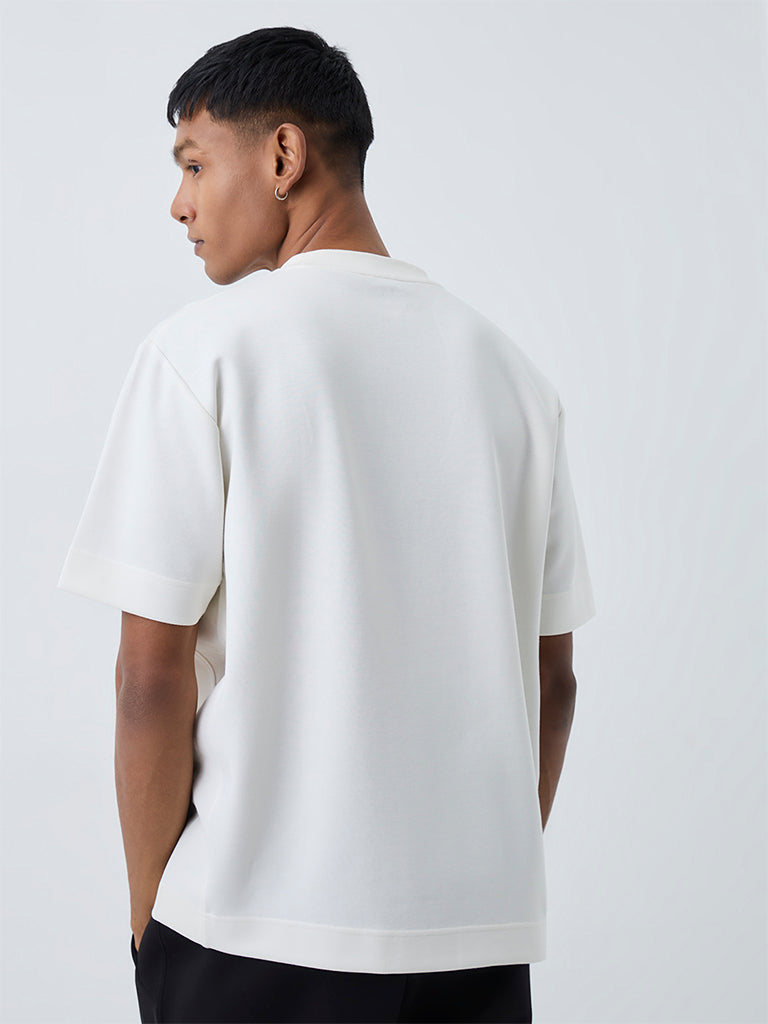 Nuoflexx White Text Design Relaxed-Fit Cotton-Blend T-Shirt