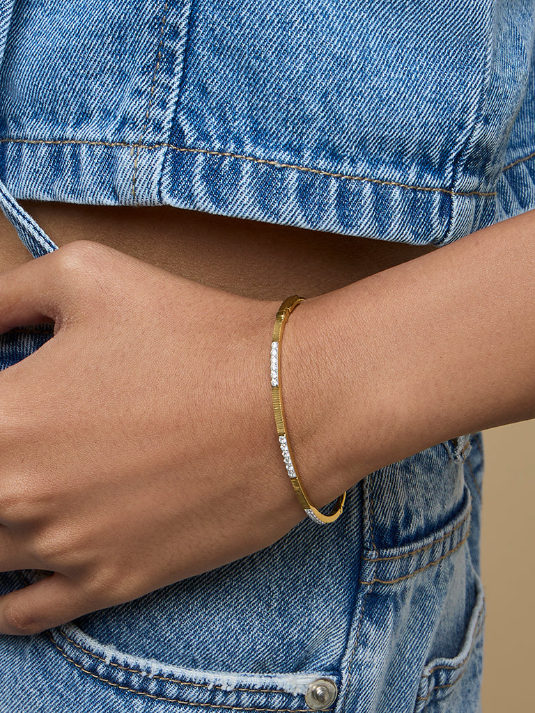 Gold Metal and Linear Bracelet