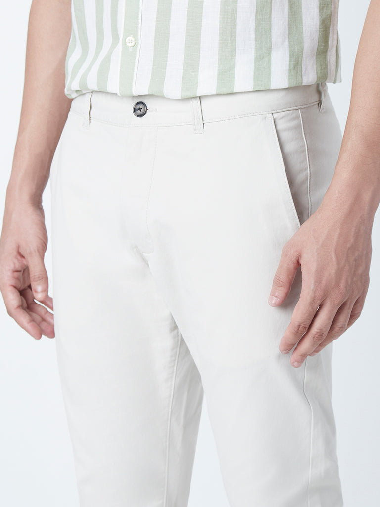 Westside WES Casuals Men's Off-White Cotton-Blend Slim-Fit Mid-Rise Chinos for Casual Wear Zoomed View