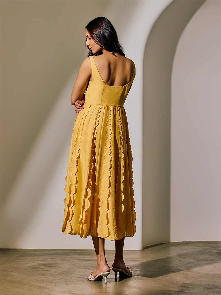 Buy SAMOH Women, women-sizechart WHITE DOOR x SAMOH from Westside