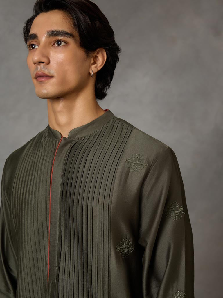 Panelled Pleat Kurta Set - Olive