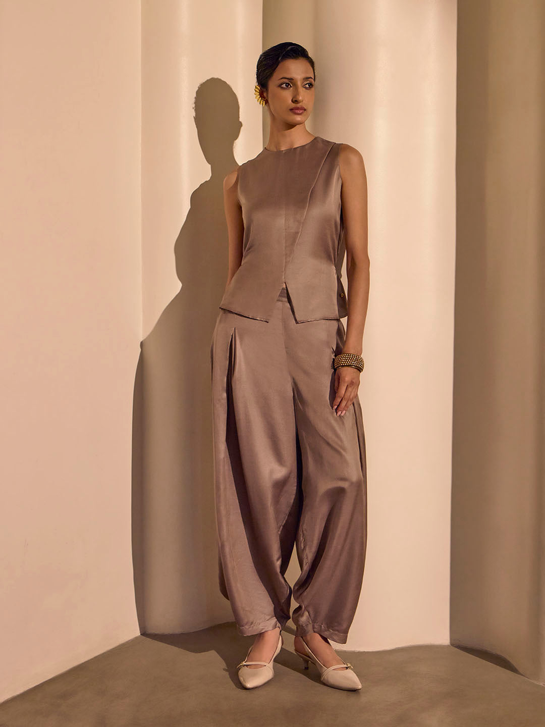 Solid Barrel-Leg Pants – Brown
