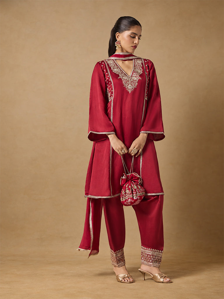 Samoh Embroidered Kurta Set with Dupatta – Red