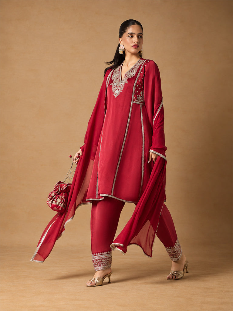 Samoh Embroidered Kurta Set with Dupatta – Red