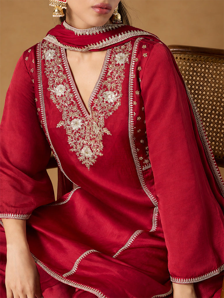Samoh Embroidered Kurta Set with Dupatta – Red