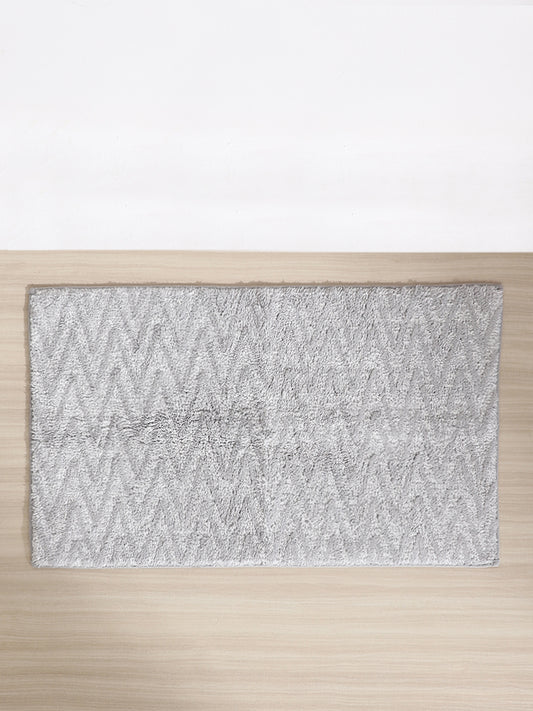 Westside Home Light Grey Chevron Striped Fluffy Bathmat