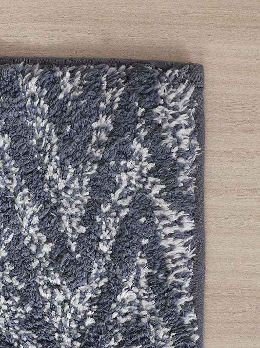 Westside Home Dark Grey Chevron Striped Fluffy Bathmat