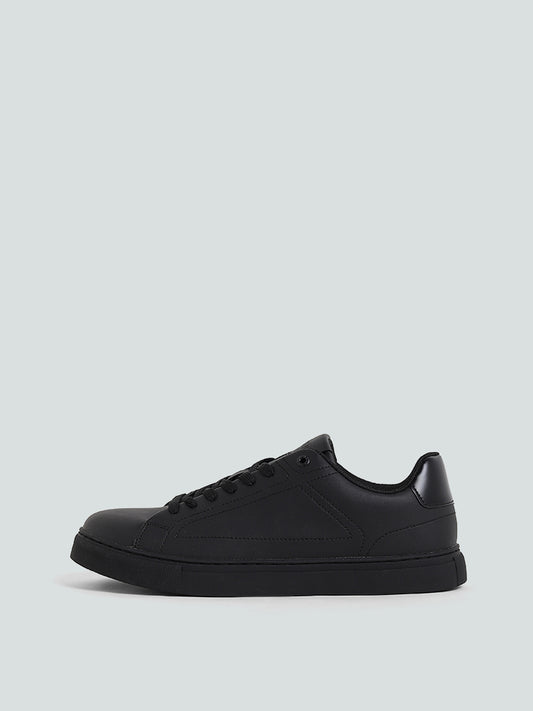 SOLEPLAY Plain Black Minimalistic Sneakers