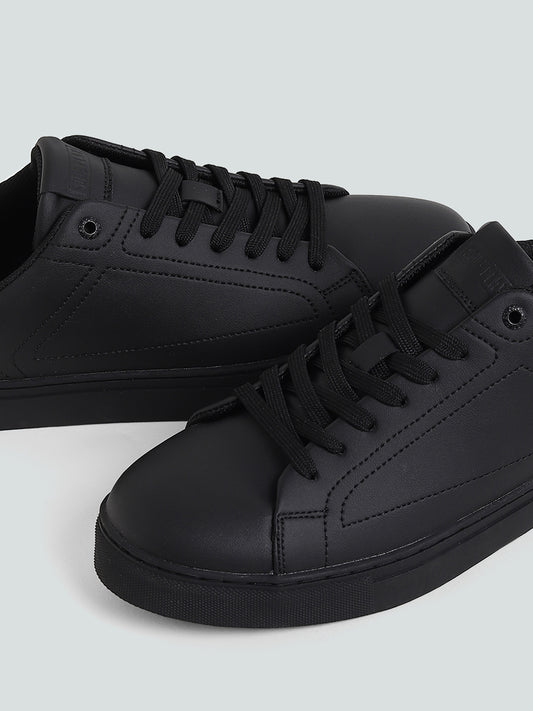 SOLEPLAY Plain Black Minimalistic Sneakers