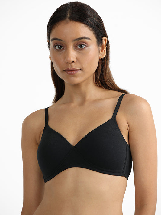 Wunderlove by Westside Black Ribbed Superstar Sports Bra Price in India,  Full Specifications & Offers