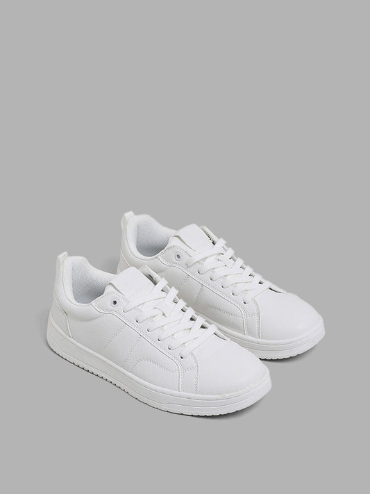 SOLEPLAY White Monotone Stitch Detail Sneakers