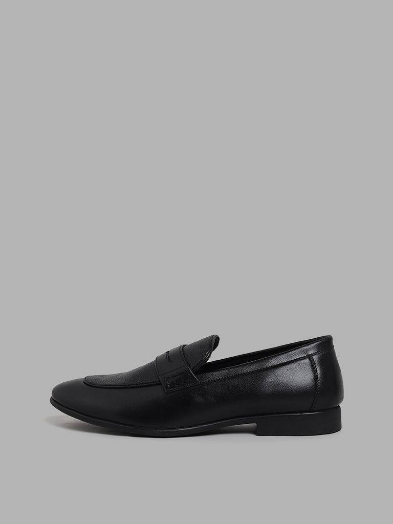 Buy SOLEPLAY Black Saddle Detail Loafers from Westside