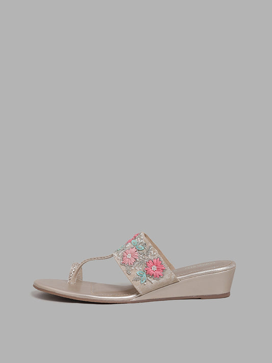 LUNA BLU Beige Floral Embroidered Toe Ring Sandals