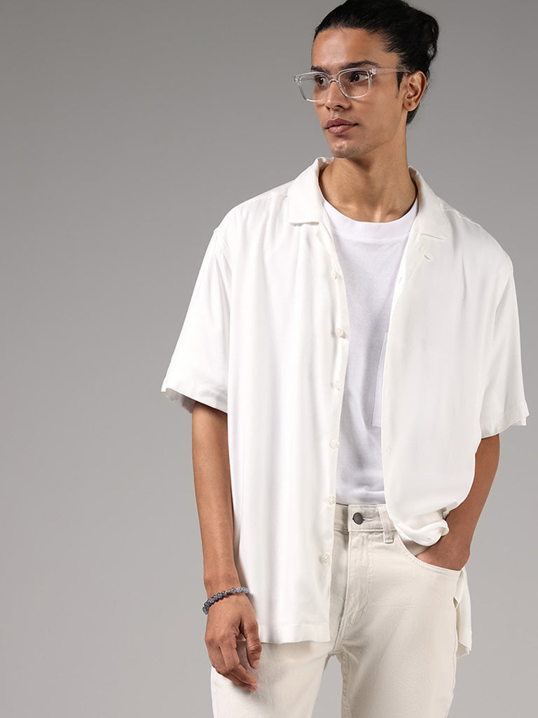 Nuon Off White Solid Relaxed Fit Shirt