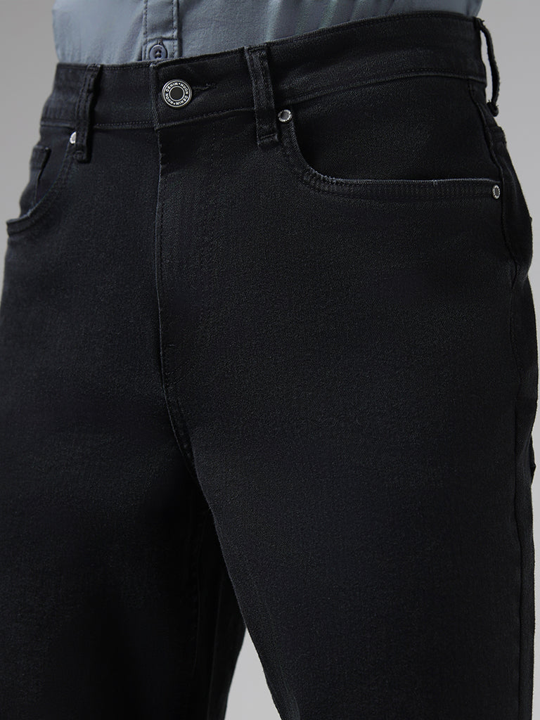 Nuon Black Straight - Fit Mid - Rise Jeans