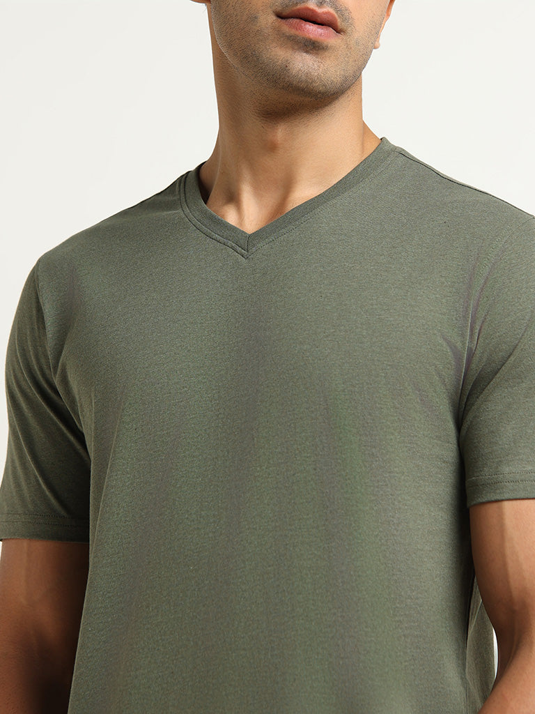 WES Casuals Green Solid Slim-Fit T-Shirt