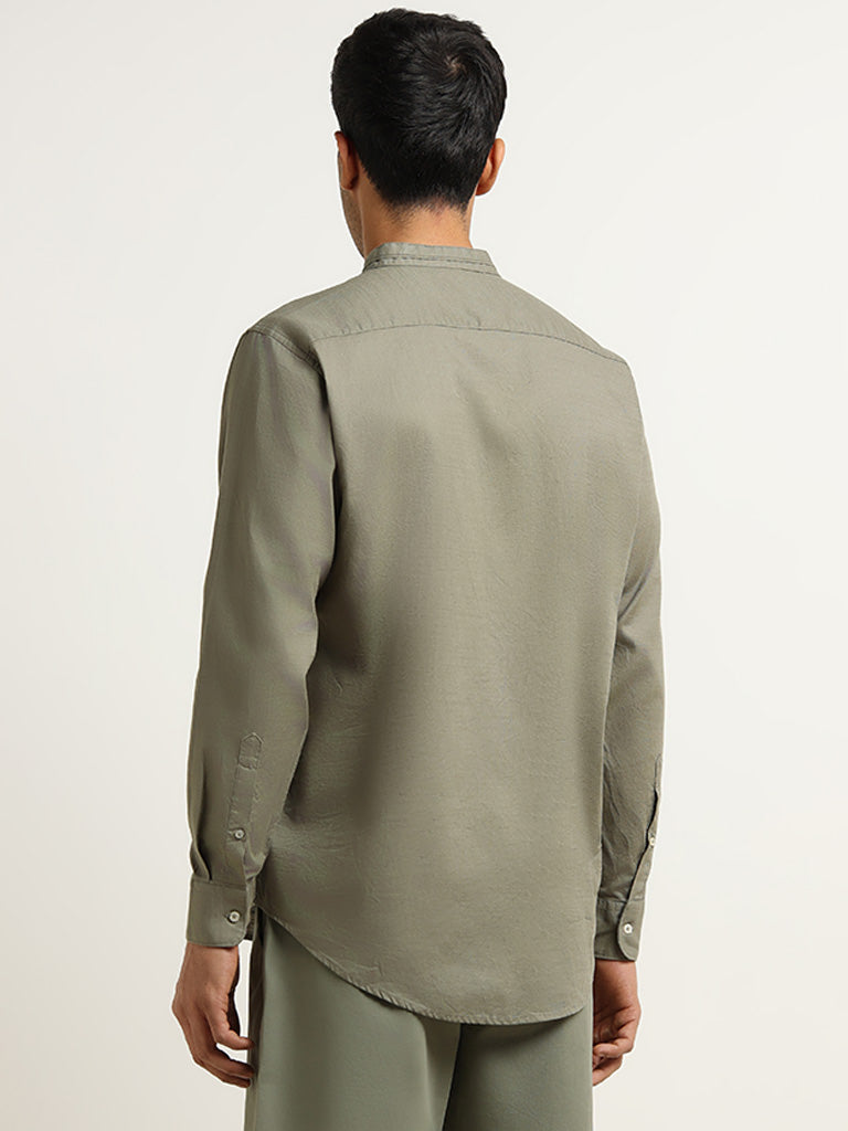 Ascot Green Solid Relaxed-Fit Shirt