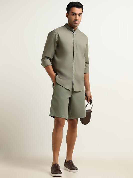 Ascot Green Solid Mid-Rise Relaxed Fit Shorts