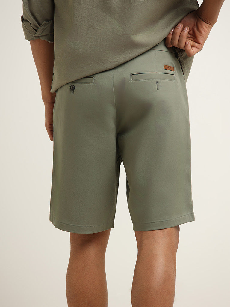 Ascot Green Solid Mid-Rise Relaxed Fit Shorts