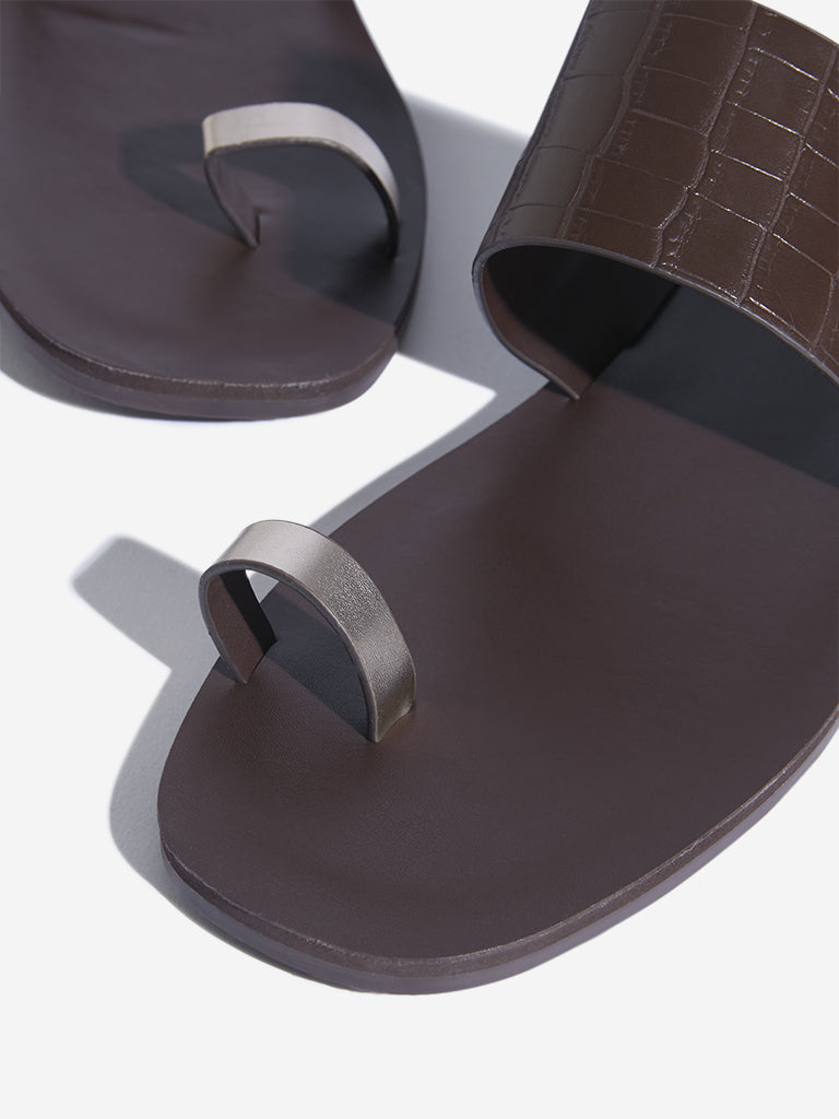LUNA BLU Brown Toe-Ring Sandals