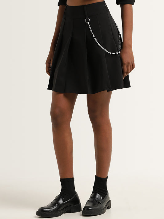 Nuon Black Pleated Skirt with Chain