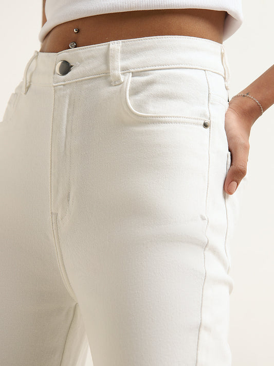 Nuon White Mid-Rise Relaxed Fit Jeans