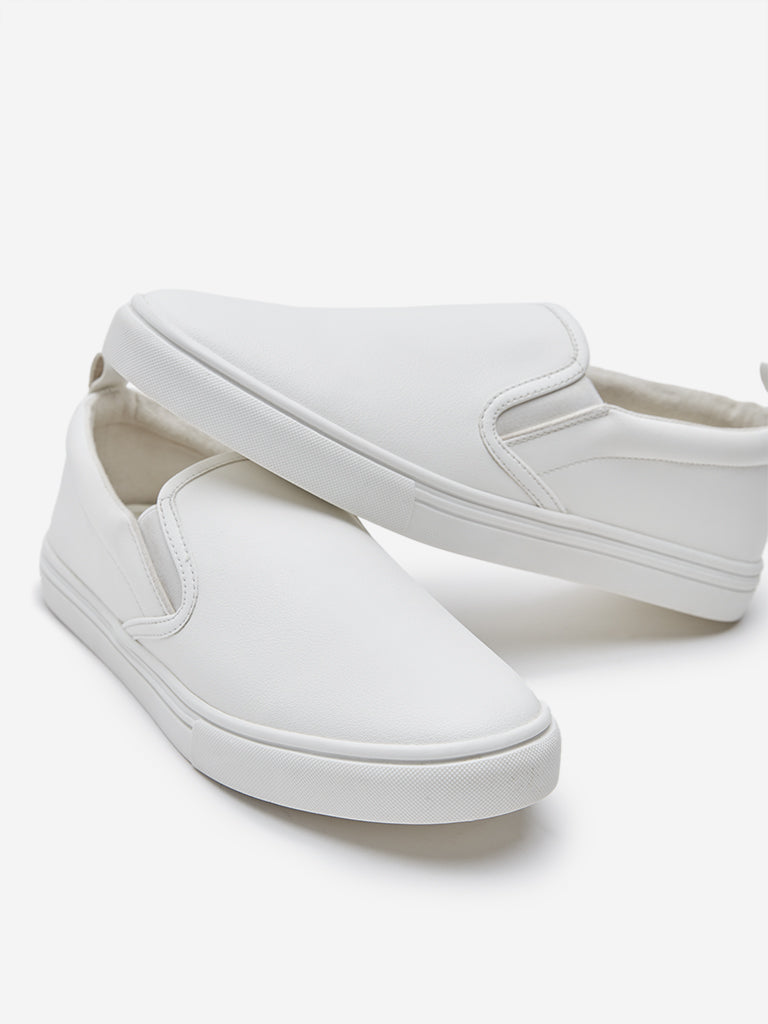 Westside SOLEPLAY Men's  White Slip-On Shoes for Casual Wear Zoomed View