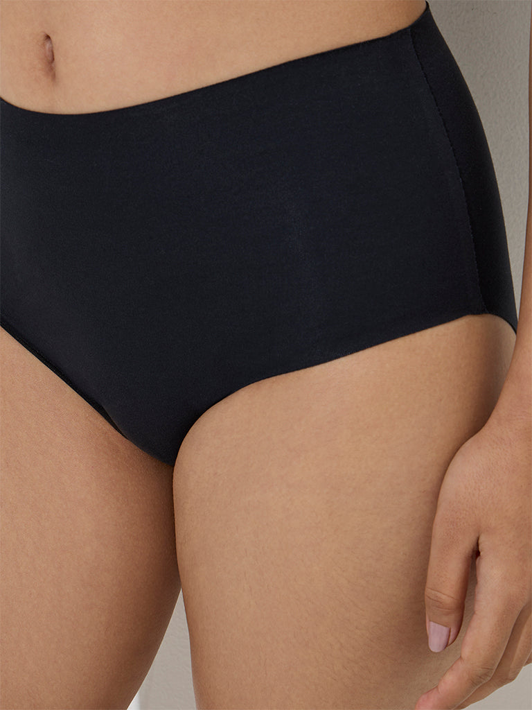 Westside Wunderlove Women's Solid Black Seamless Full Briefs for Casual Wear Zoomed View