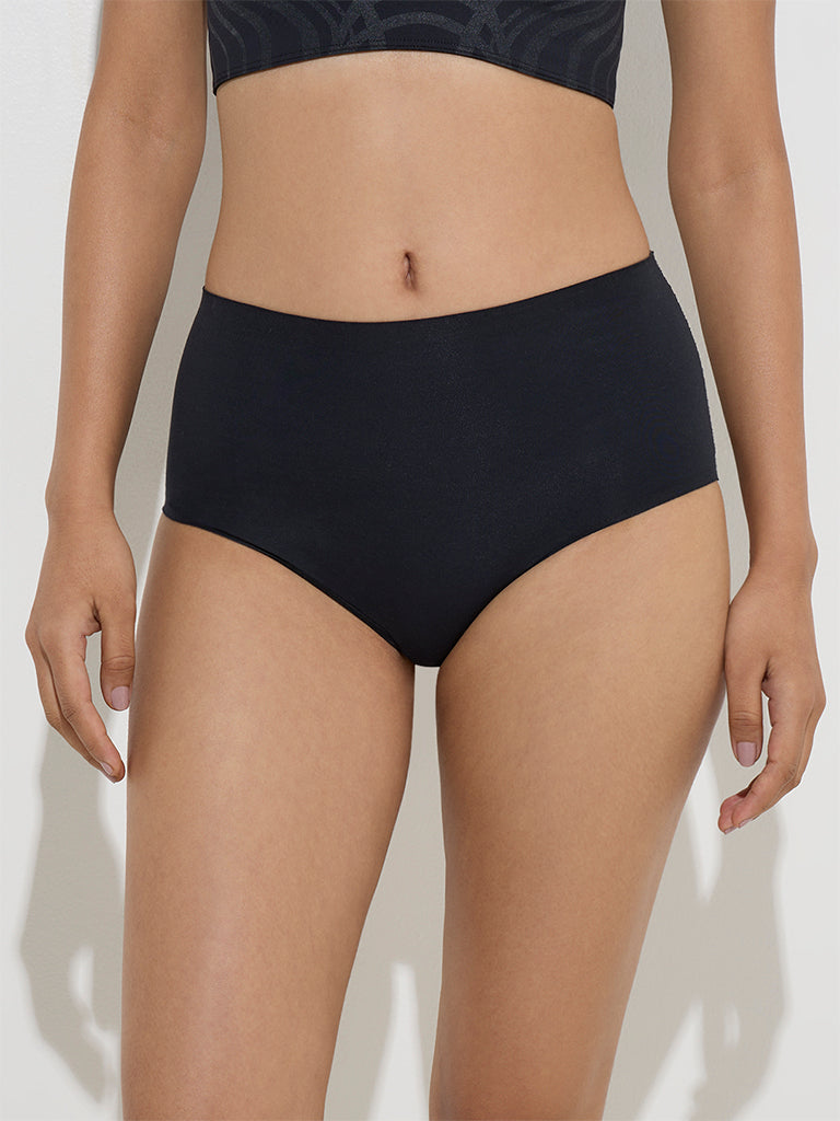 Westside Wunderlove Women's Solid Black Seamless Full Briefs for Casual Wear Front View