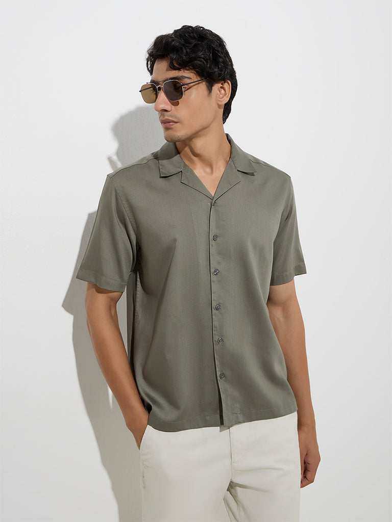 Westside WES Casuals Men's Dark Sage Solid Relaxed-Fit Shirt for Casual Wear Front View