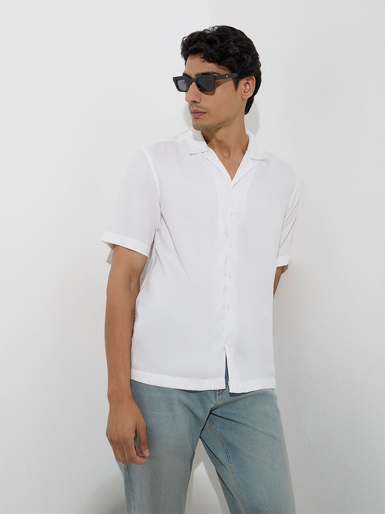 Westside WES Casuals Men's White Solid Relaxed-Fit Shirt for Casual Wear Front View