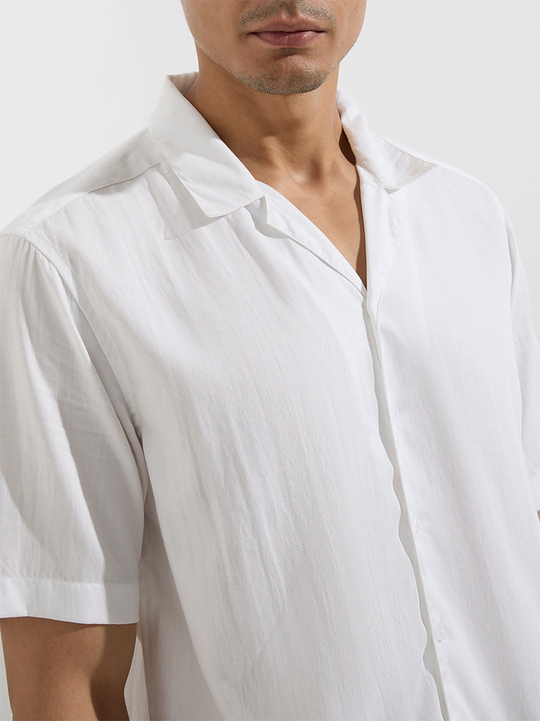 Westside WES Casuals Men's White Solid Relaxed-Fit Shirt for Casual Wear Zoom View