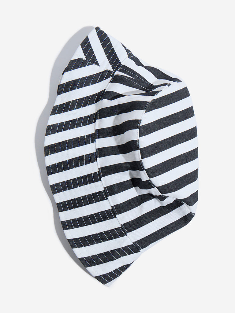 Wunderlove Black Striped Bucket Hat