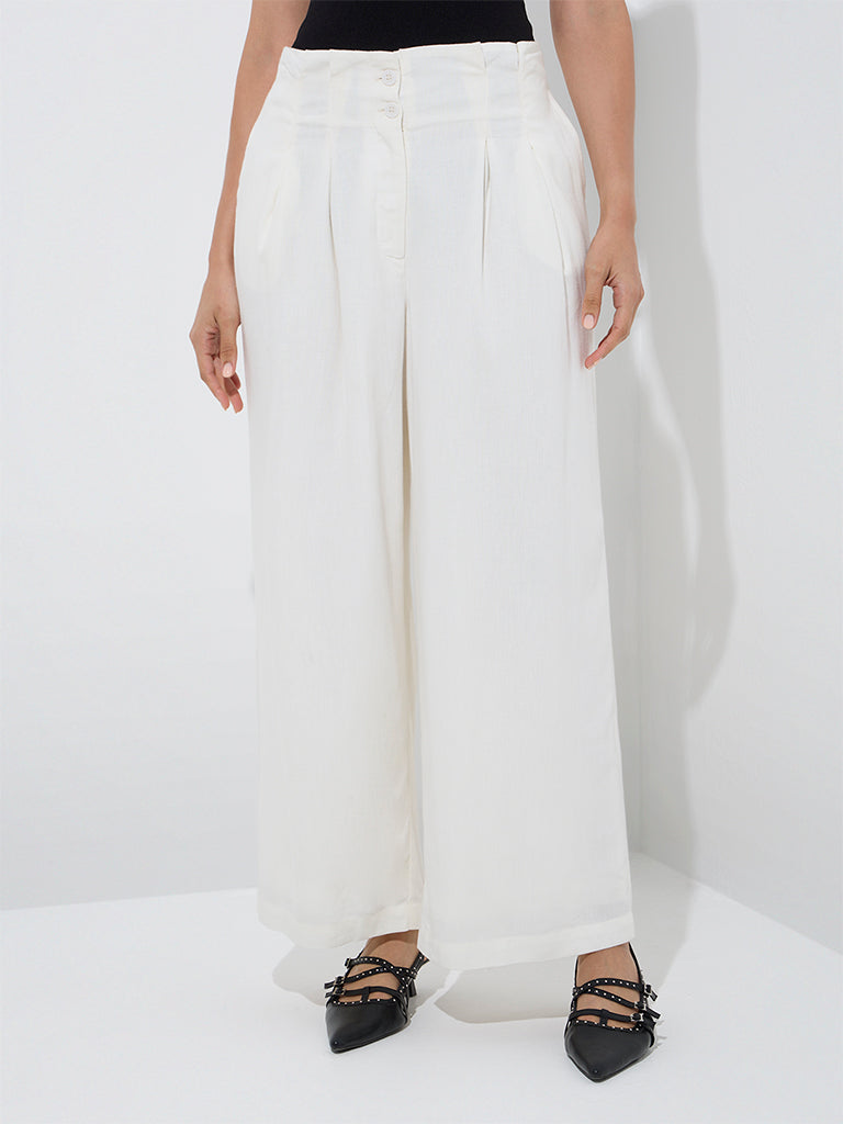 westisde Wardrobe Women's White Solid High-Rise Trousers for Work Wear Front View