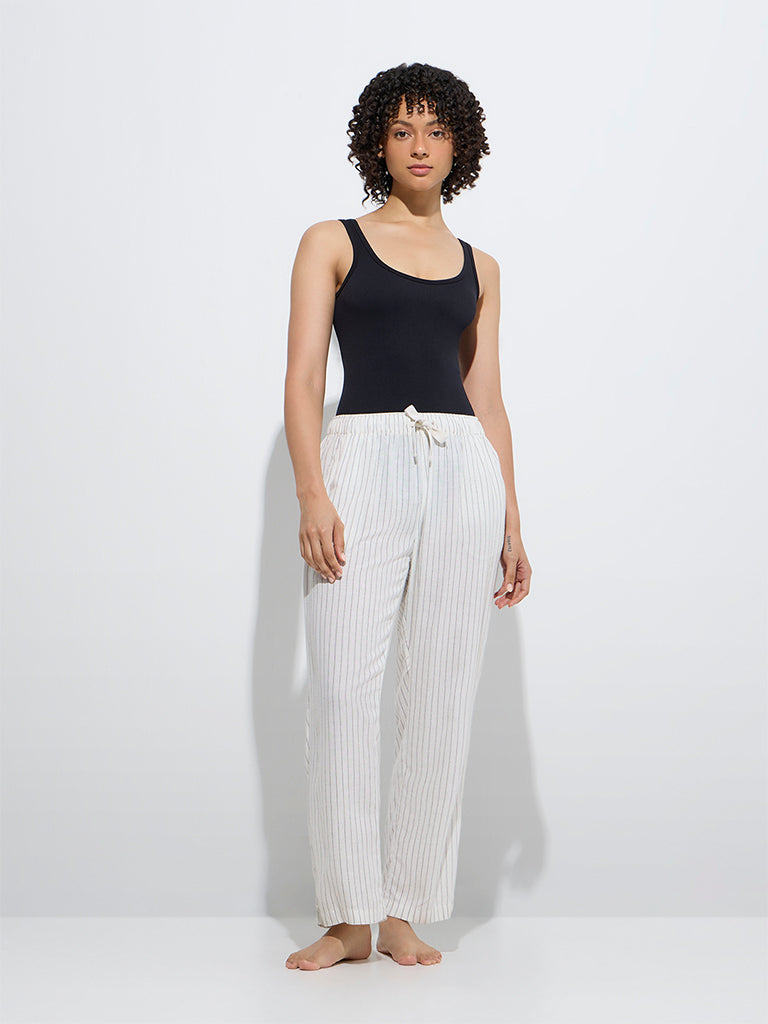 westisde Wunderlove Women's Black Ribbed-Textured Seam-Free Bodysuit for Casual Wear Full Model View