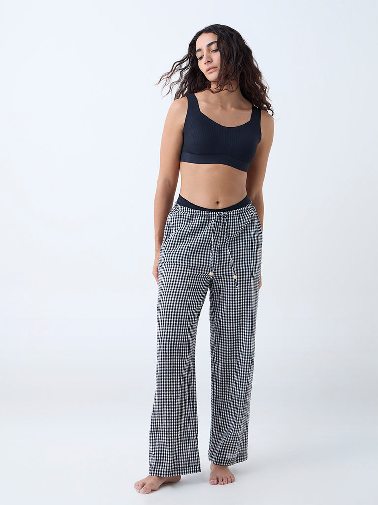 Wunderlove Black Self-Striped Padded Bra