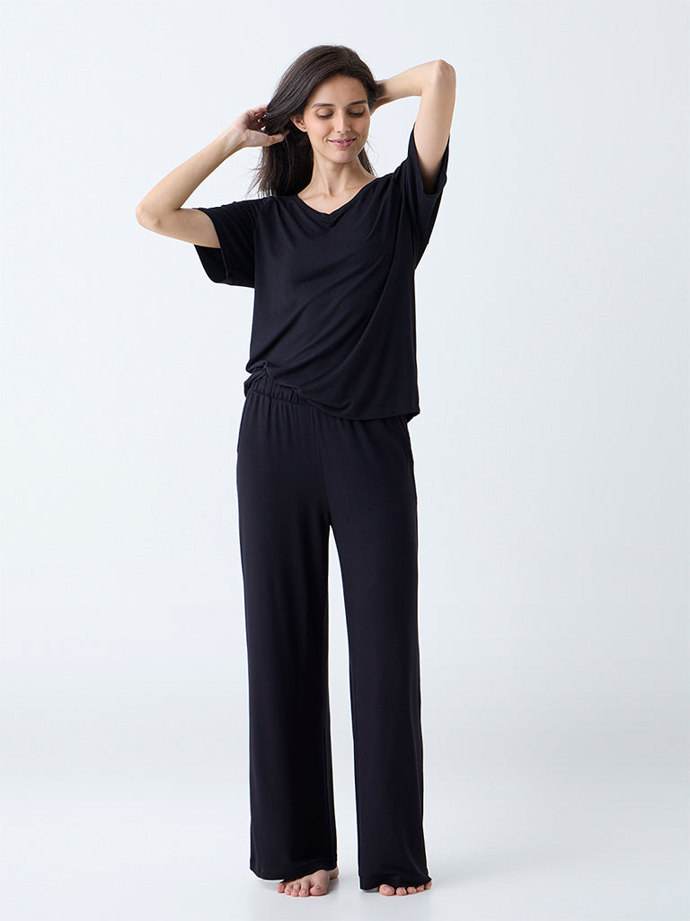 Wunderlove Black Solid V-Neck T-Shirt