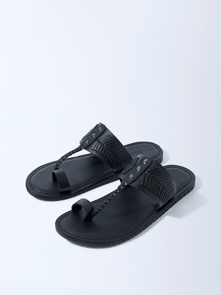 Westside SOLEPLAY Men's Black Textured Toe-Ring Leather Kolhapuri Sandals for Festival Wear Full View