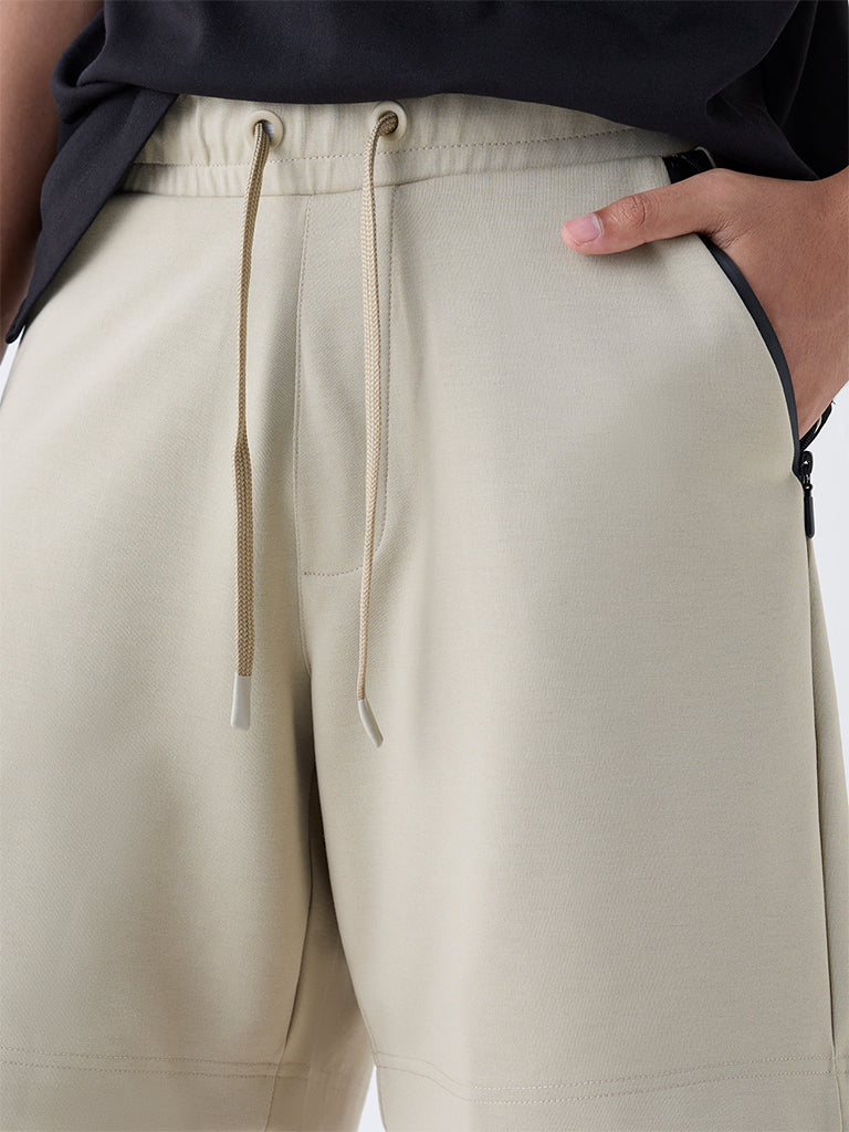 Westside Studiofit Men's Beige Solid Relaxed-Fit Mid-Rise Shorts for Sports Wear Zoomed View