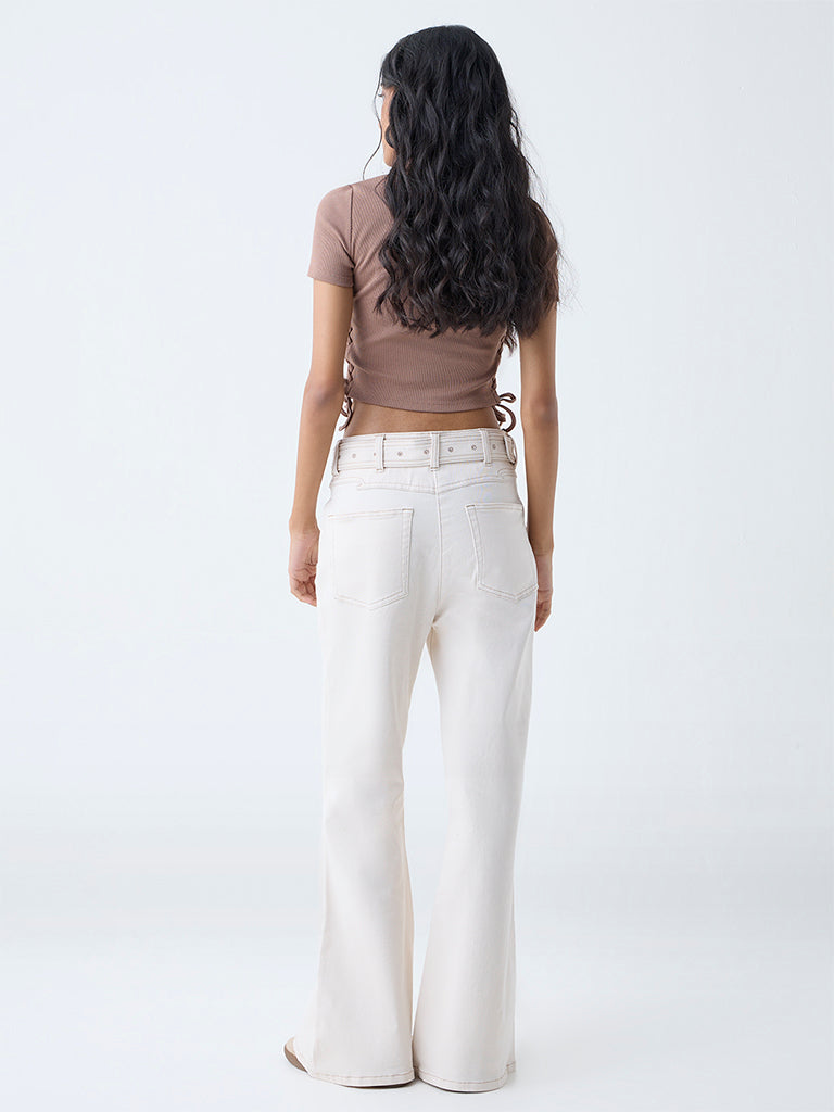 Nuon Off-White Mid-Rise Bootcut Jeans with Belt