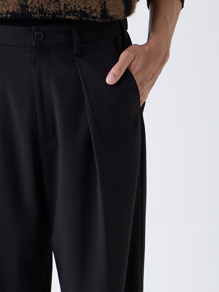 Nuon Black Solid Loose-Fit Mid-Rise Cotton Chinos