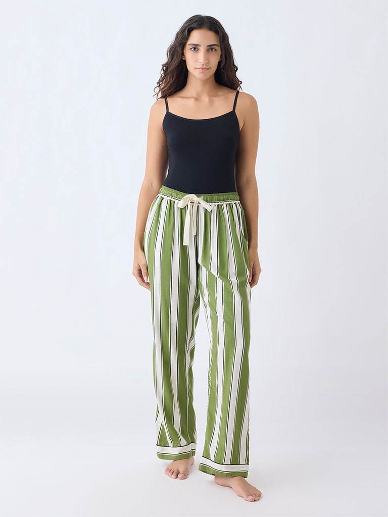 Wunderlove Black Seam-Free Camisole