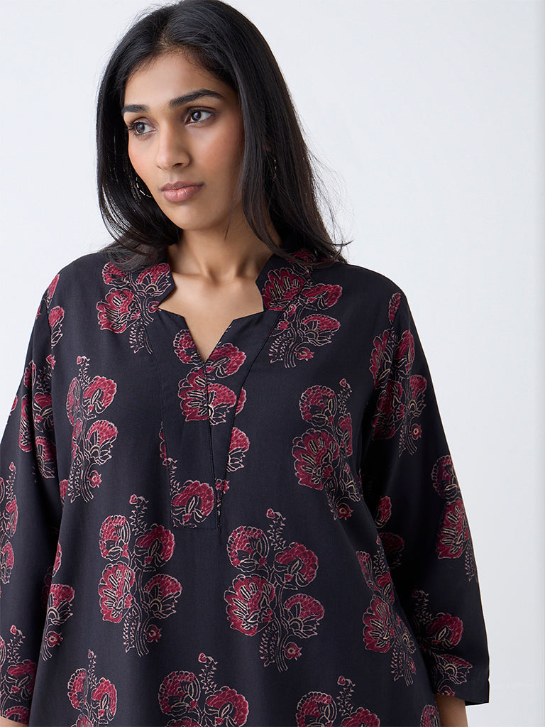 Diza Black Floral Detailed A-Line Kurta