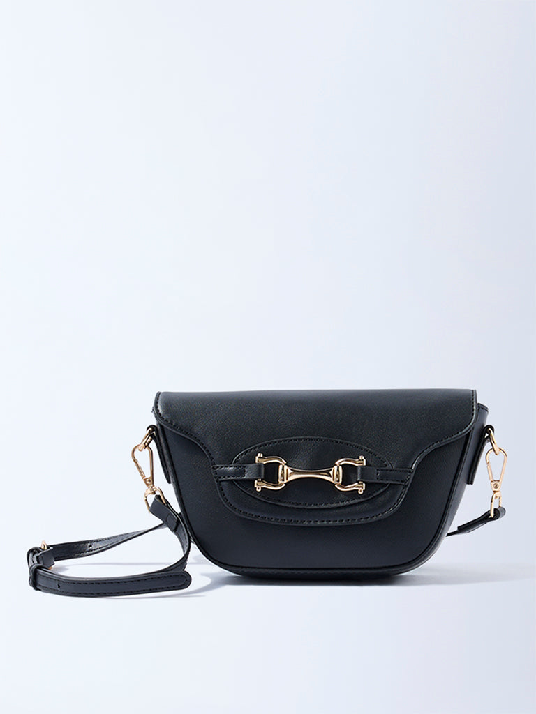 Westside Black Hardware-Detailed Sling Bag