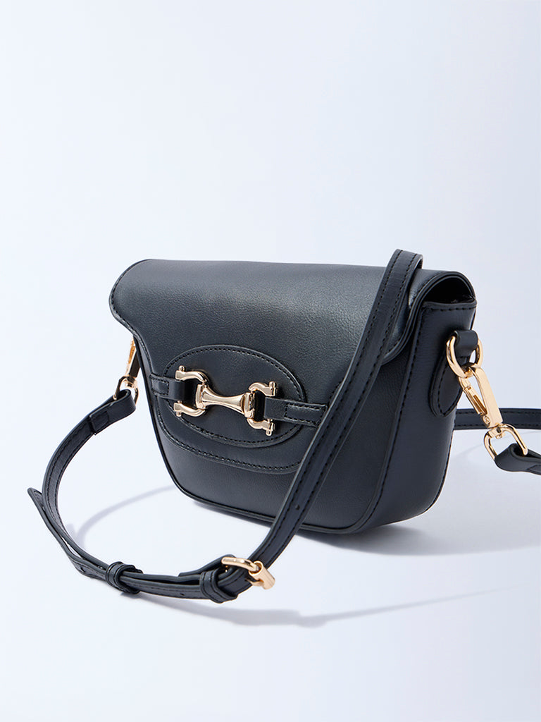 Westside Black Hardware-Detailed Sling Bag