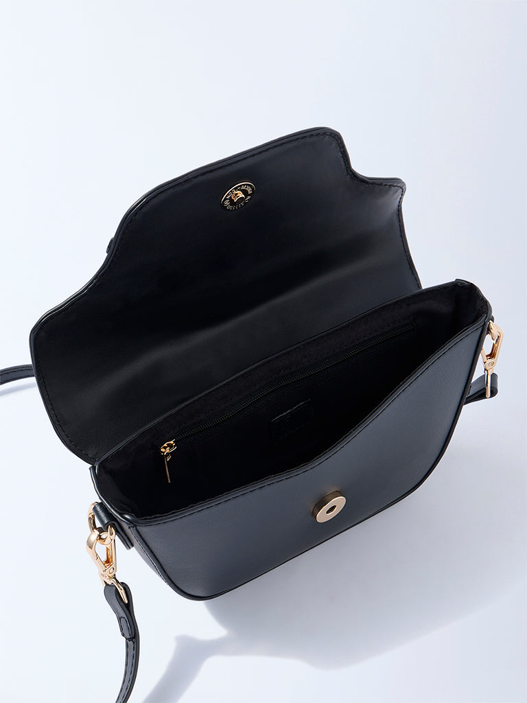 Westside Black Hardware-Detailed Sling Bag