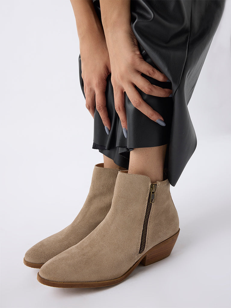 LUNA BLU Beige Suede Ankle Boots