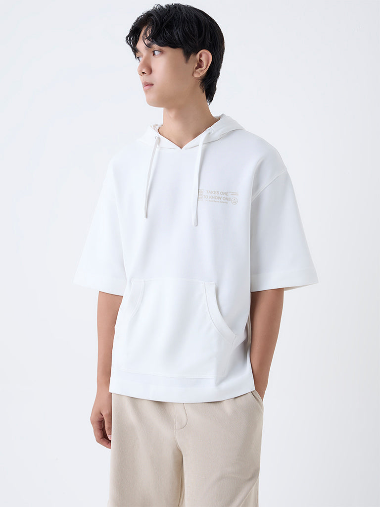 Westside Studiofit Men's White Relaxed-Fit Cotton-Blend Hoodie for Winter Wear Front view