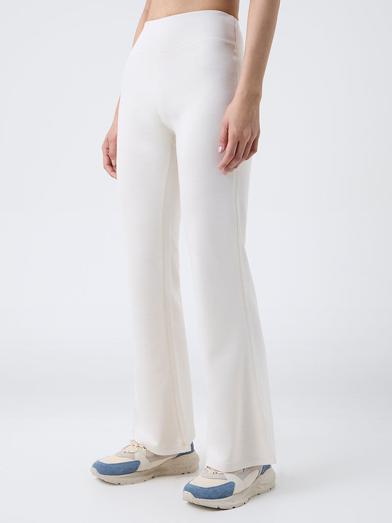 Nuoflexx Cream Solid High-Rise Pants