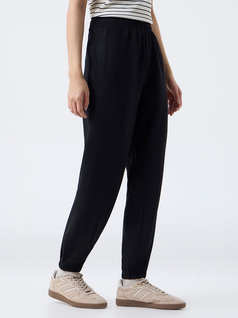 Nuoflexx Black Solid High-Rise Joggers